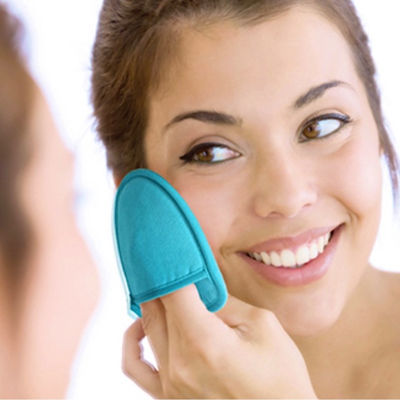 ✨🆕💖🫧NORWEX DOUBLE-SIDED EXFOLIATING TEAL FACE MITT🫧💖 - Picture 1 of 3